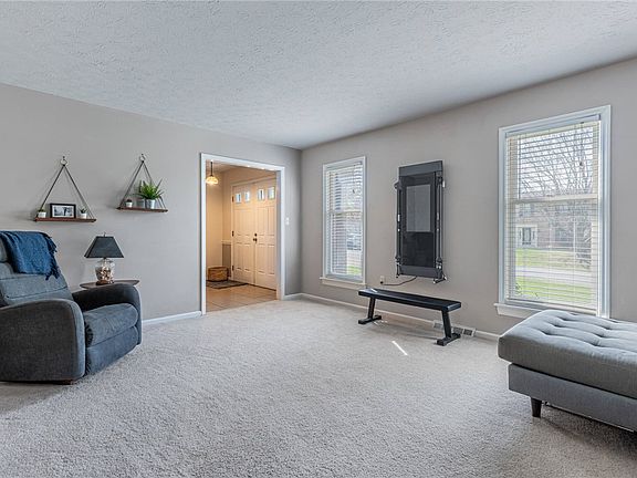 3rd image of 7392 Chinook Dr