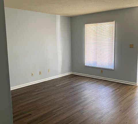 4th image of 2013 Stoney Point Ln Unit 39