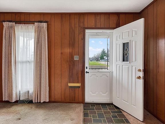 3rd image of 1044 Yeoman St