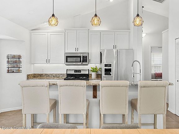 3rd image of 1924 Fabien Cir