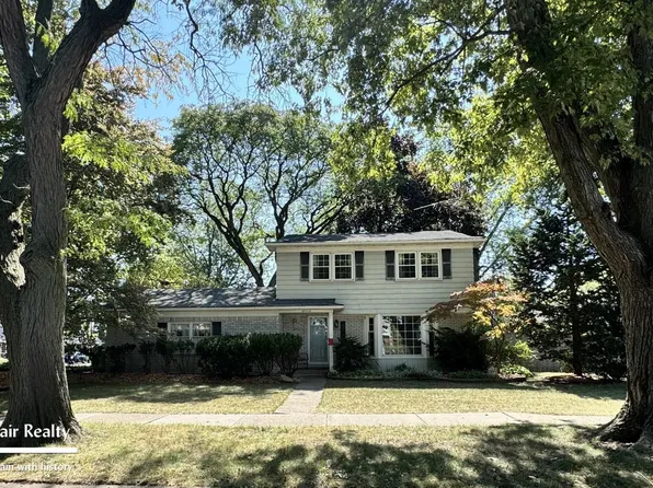 18538 Dogwood Ln, Fraser, MI 48026