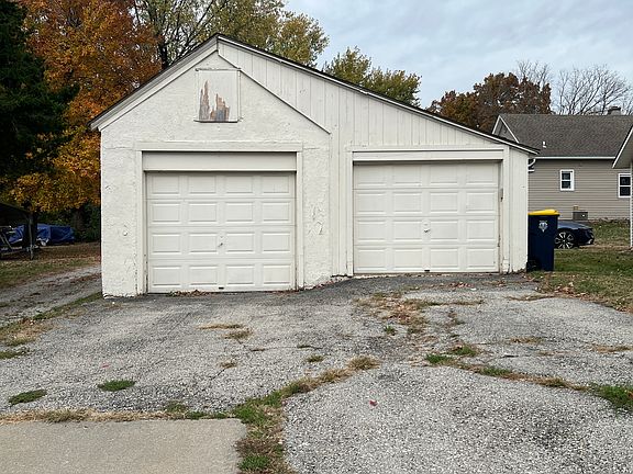 Detached Garage