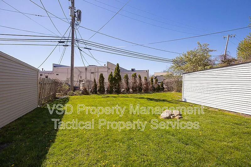 3 bed, 1.0 bath, 1222 sqft, $1,595 — Photo 4