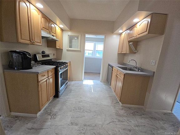 4th image of 27 Walnut St Unit 1