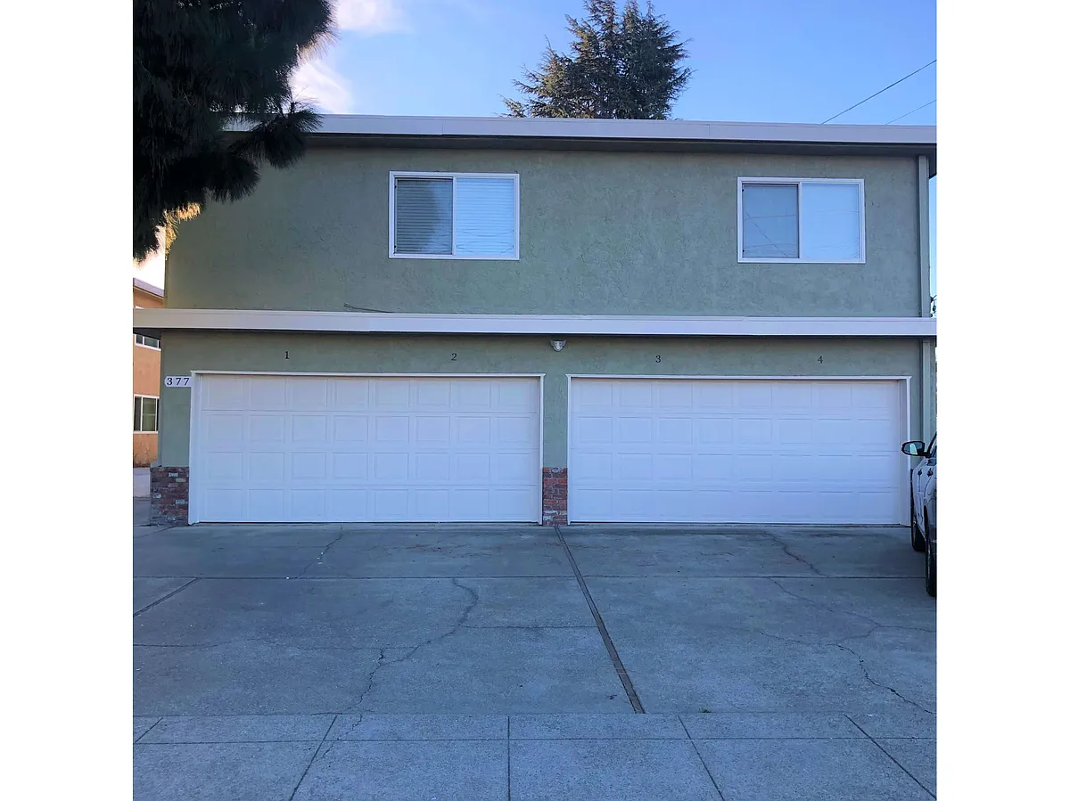 Exterior - 377 Best Ave