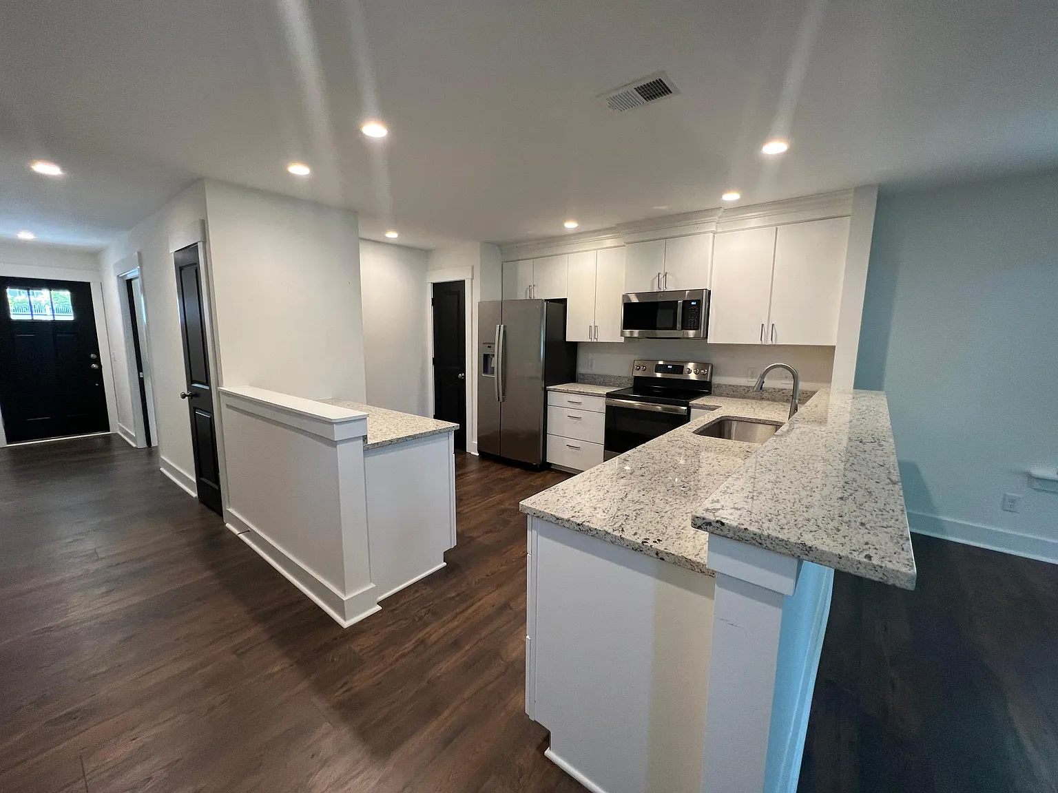 3 bed, 2.5 bath, 1745 sqft, $4,150 — Photo 3