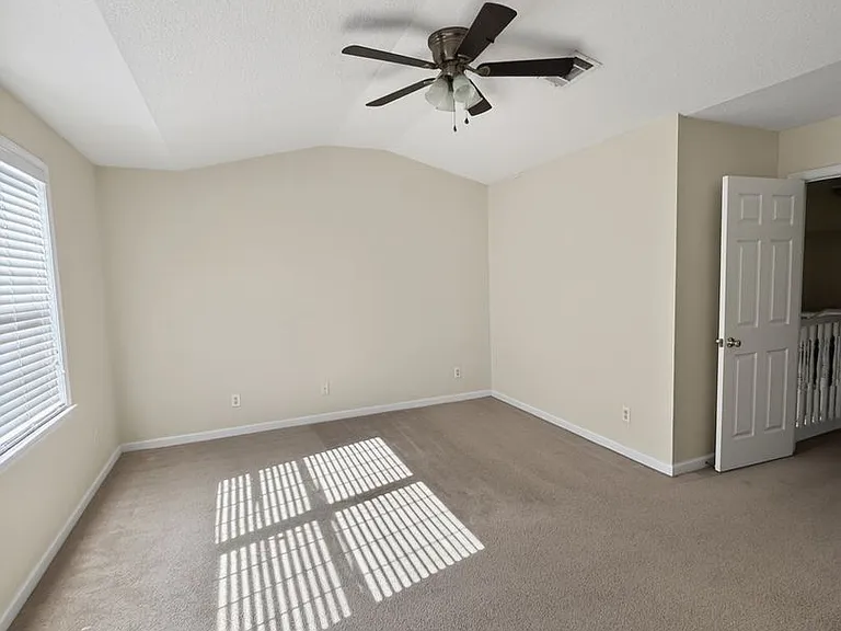 403 Valdez Ct — Photo 7