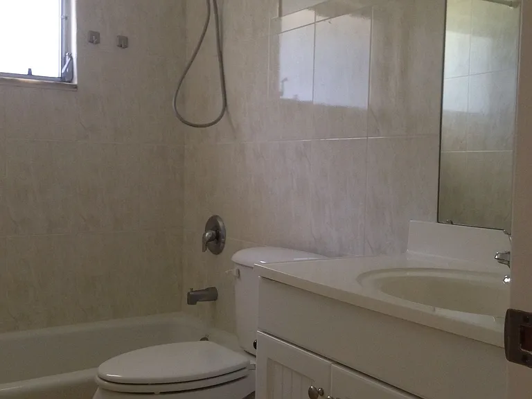 2462 Hyde Park St — Photo 13