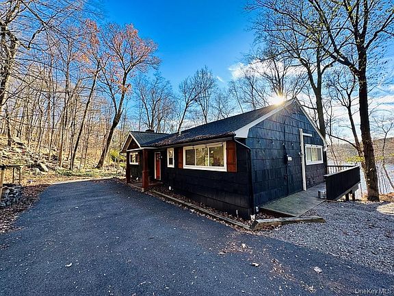 3rd image of 117 Seven Hills Lake Dr