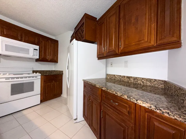 3757 Victoria Dr — Photo 4