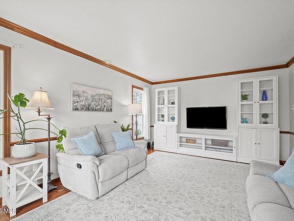 3rd image of 575 Rutledge Ct