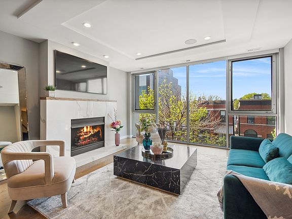 2nd image of 2020 W Armitage Ave #3E