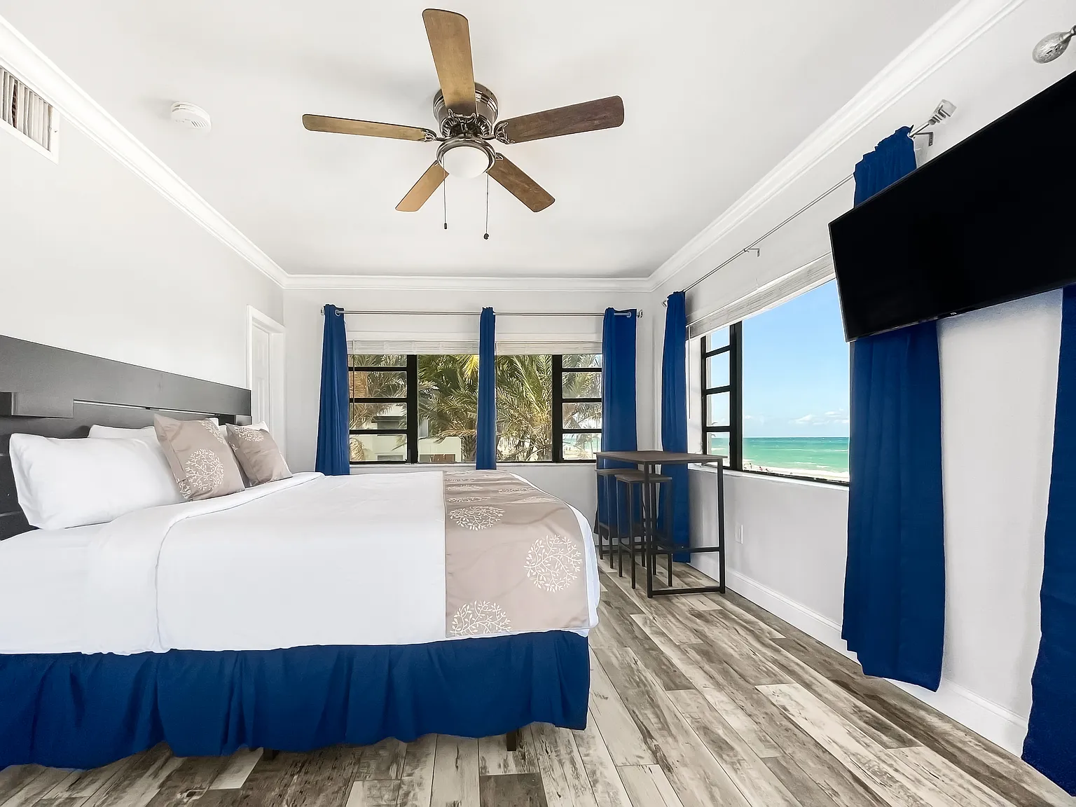 1 bed, 925 sqft, $2,596 — Photo 4