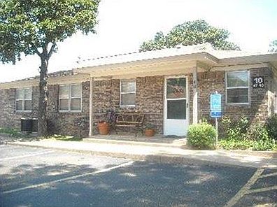 4th image of 213 N Val Verde Cir