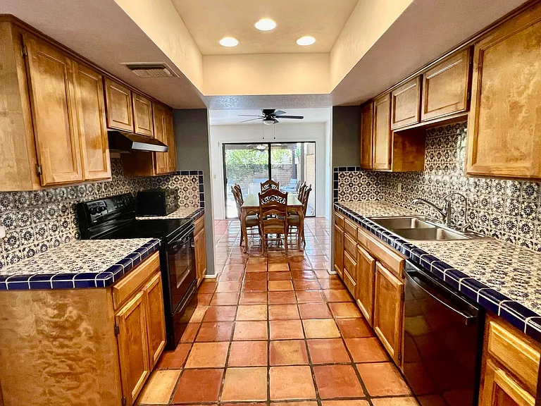 5010 E South Regency Cir — Photo 8