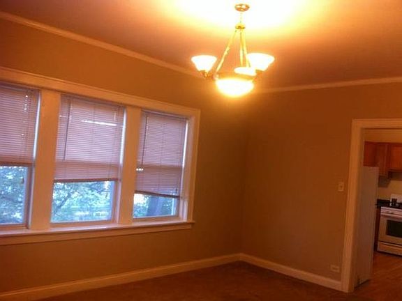 Spacious Dining room