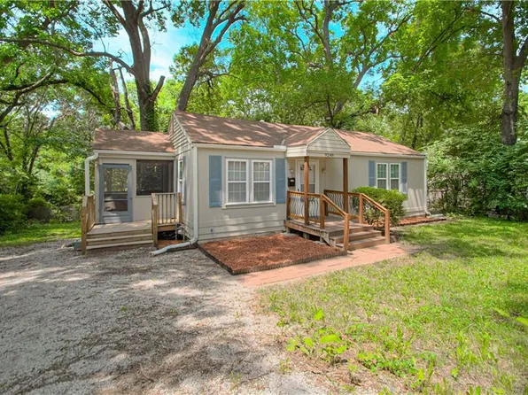 9248 McGee St, Kansas City, MO 64114