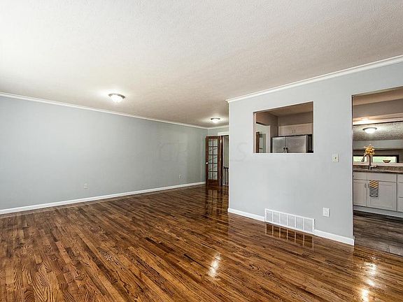 4th image of 3833 Braidwood Dr
