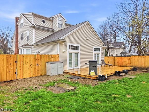 3rd image of 305 Mentor Ave