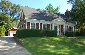 1st image of 418 S 4th Ave