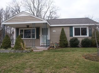 140 Manville Hill Rd, Cumberland, RI 02864