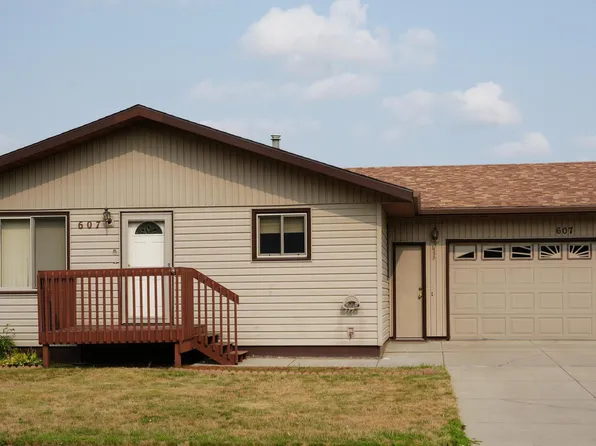 607 N 33rd St, Bismarck, ND 58501