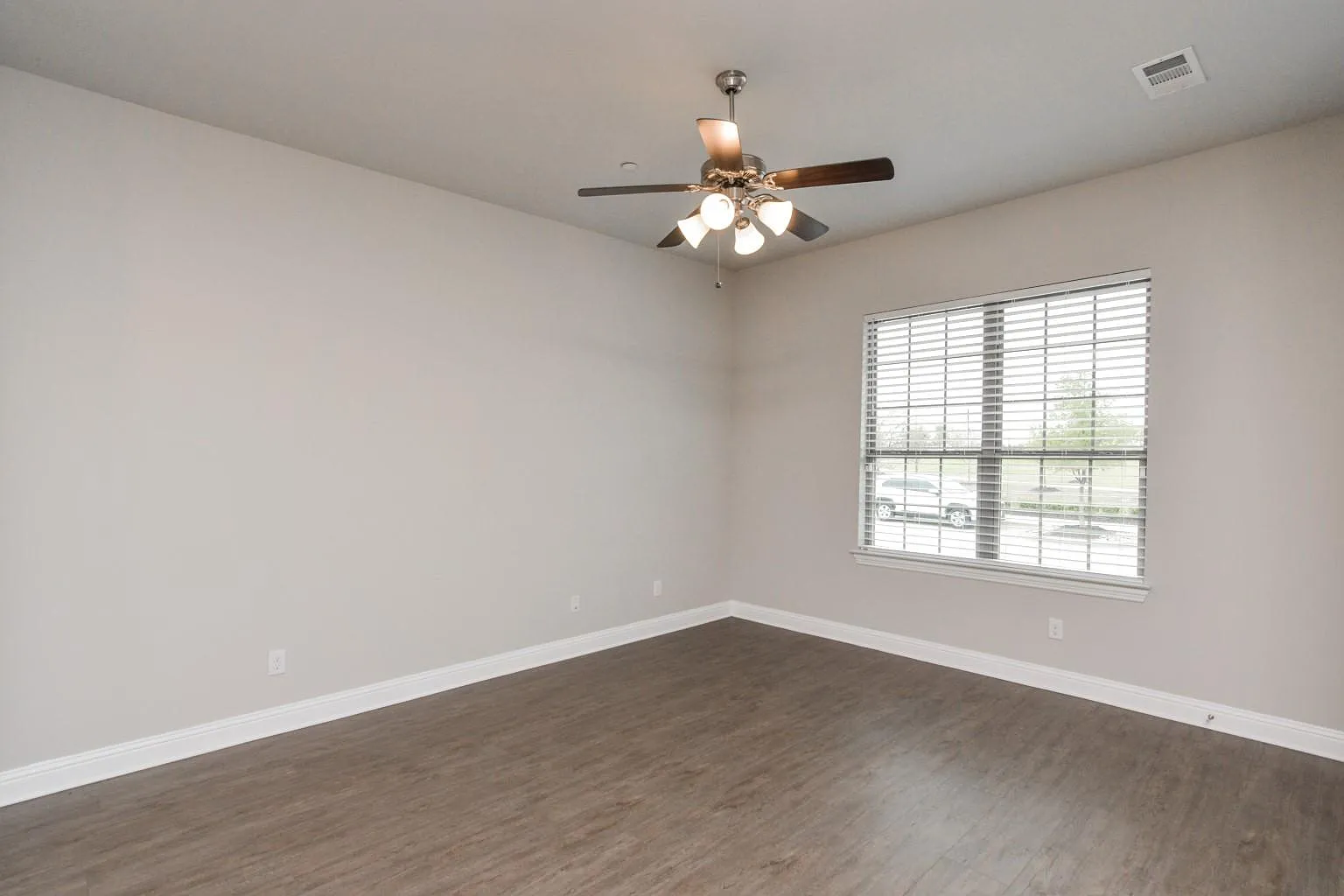3 bed, 3.5 bath, 1900 sqft, $3,049 — Photo 2