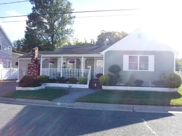 420 Walnut St, Port Monmouth, NJ 07758