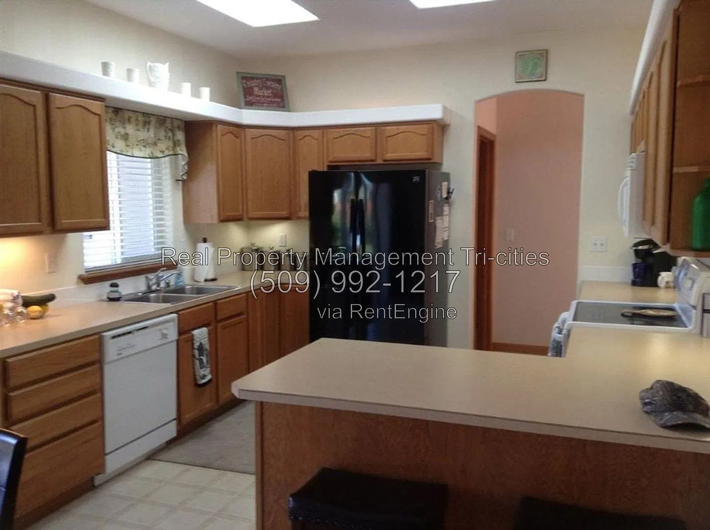 3 bed, 2.0 bath, 1513 sqft, $2,295 — Photo 2