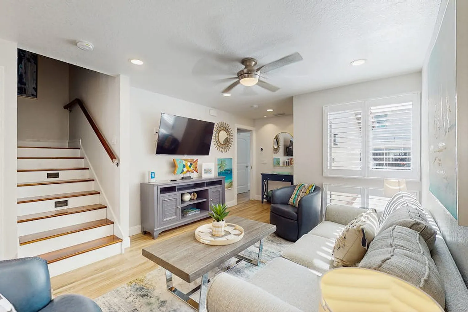 2 bed, 2.0 bath, 1054 sqft, $5,886 — Photo 2