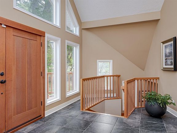 4th image of 560 Wilderness Pl
