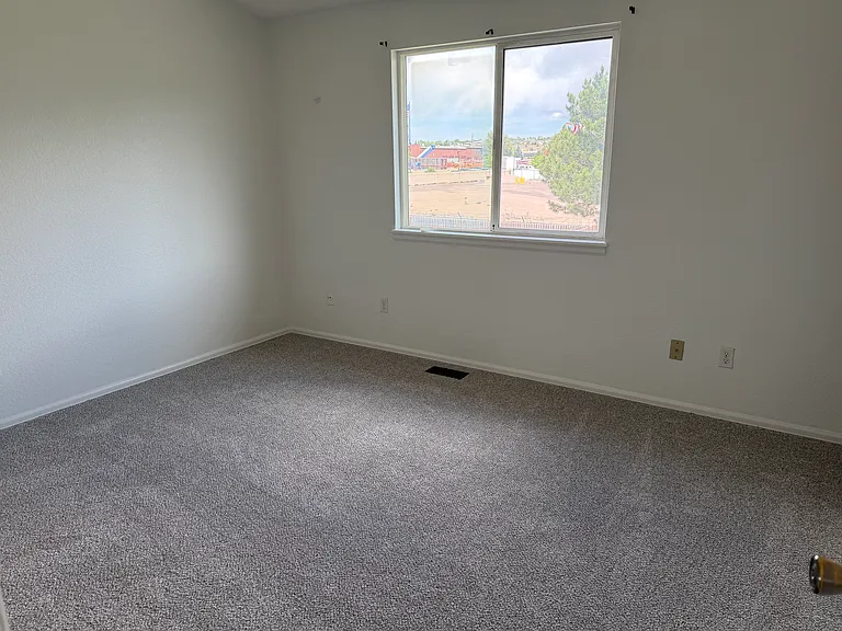 2185 Heathercrest Dr — Photo 13