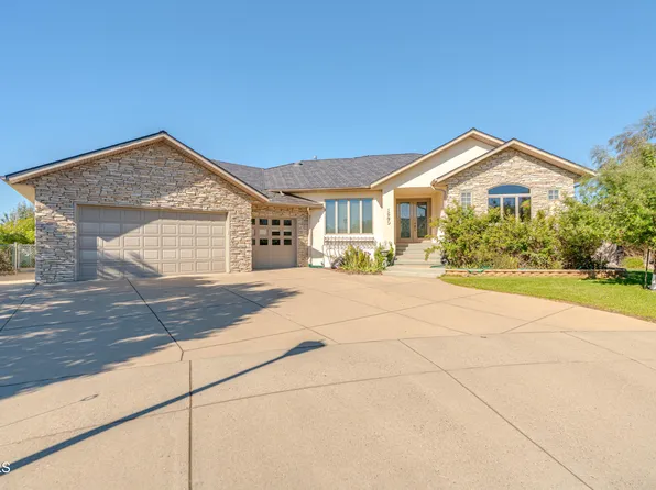 1530 Clipper Pl, Bismarck, ND 58504