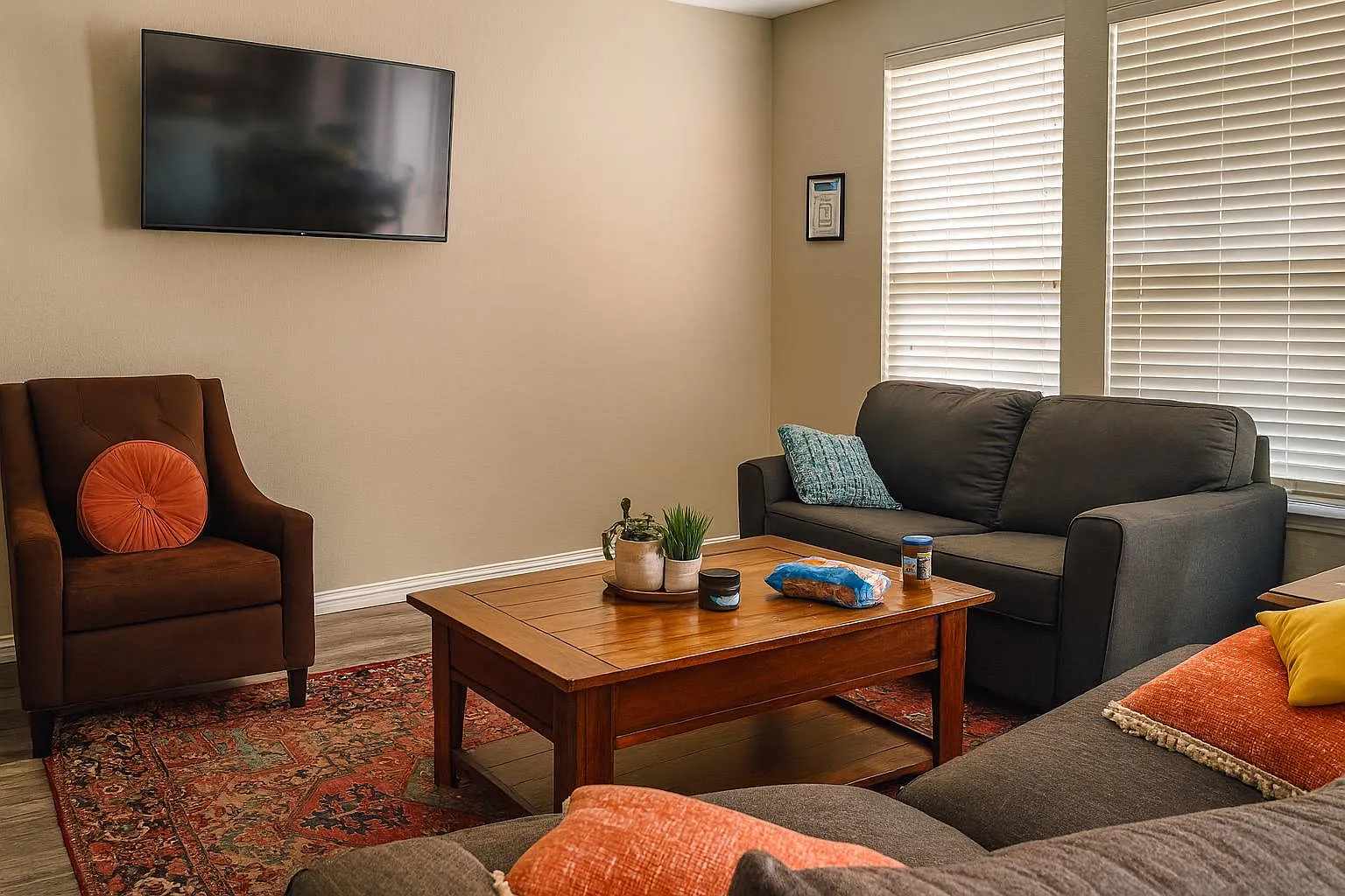 4 bed, 3.0 bath, 3110 sqft, $849 — Photo 2