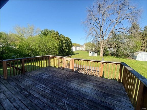 3rd image of 204 Briarhurst Ln