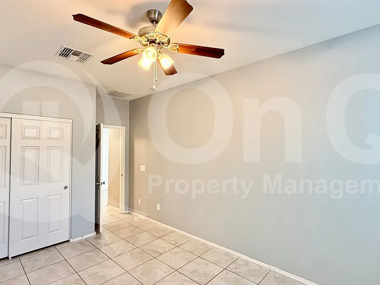 10204 W Lawrence Ln — Photo 17