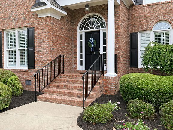 3rd image of 821 Chesapeake Place