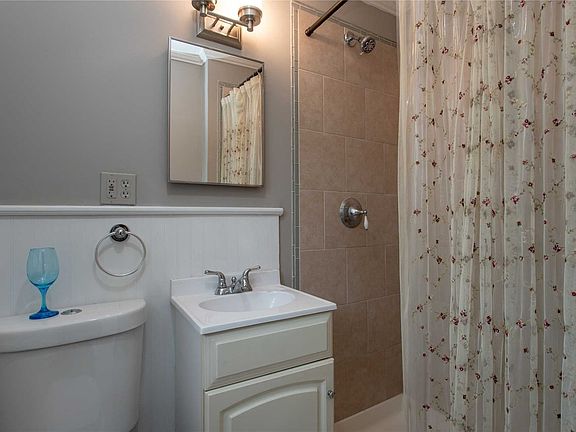 5th image of 49 Mill Pond Ln
