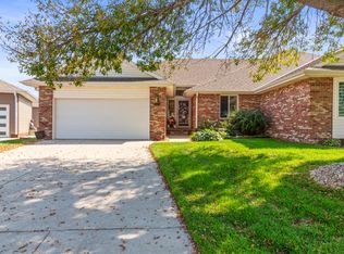 1017 Shoal Pointe Dr, Carter Lake, IA 51510
