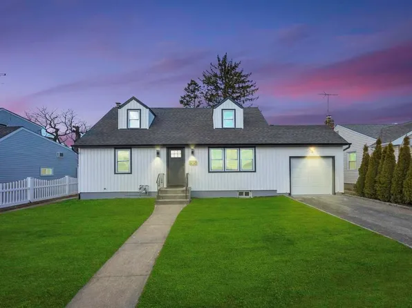 83 Woodbine Drive N, Hicksville, NY 11801