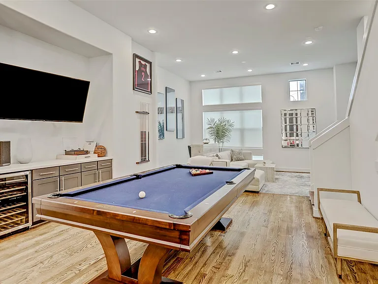 1104 Ennis St — Photo 12