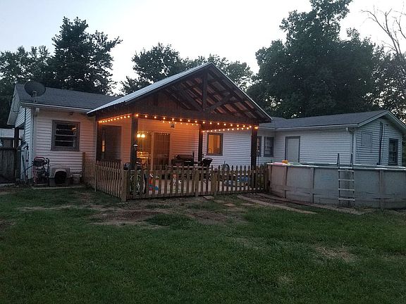 3rd image of 207 Lakeview Dr