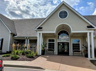 11624 Tomahawk Creek Pkwy APT E, Leawood, KS 66211