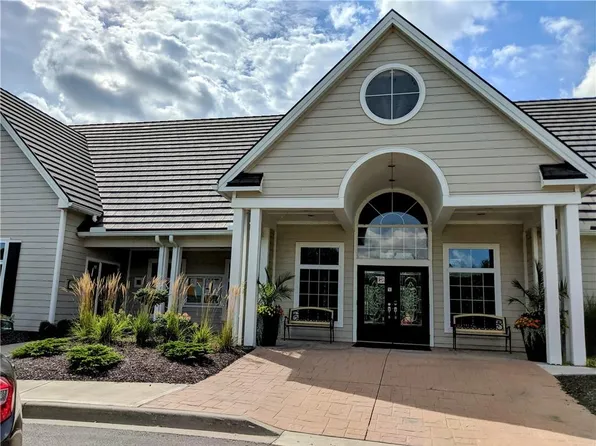 11624 Tomahawk Creek Pkwy APT E, Leawood, KS 66211