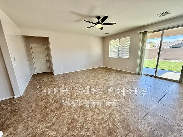 5511 W Desperado Way — Photo 3