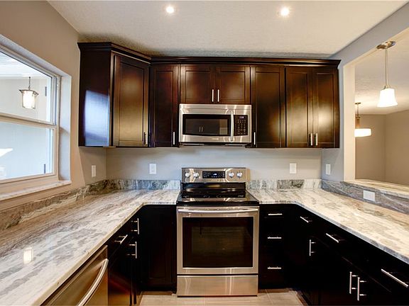 3rd image of 947 Grovewood Dr