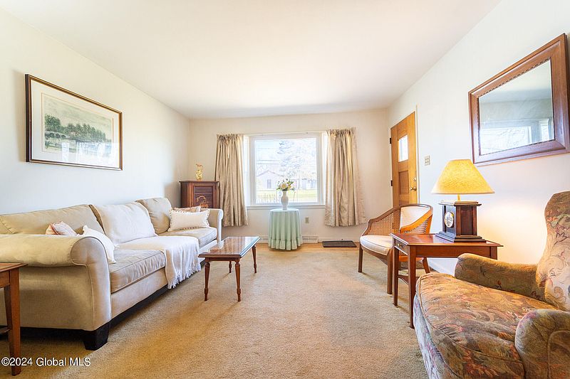 5th image of 104 Forts Ferry Road