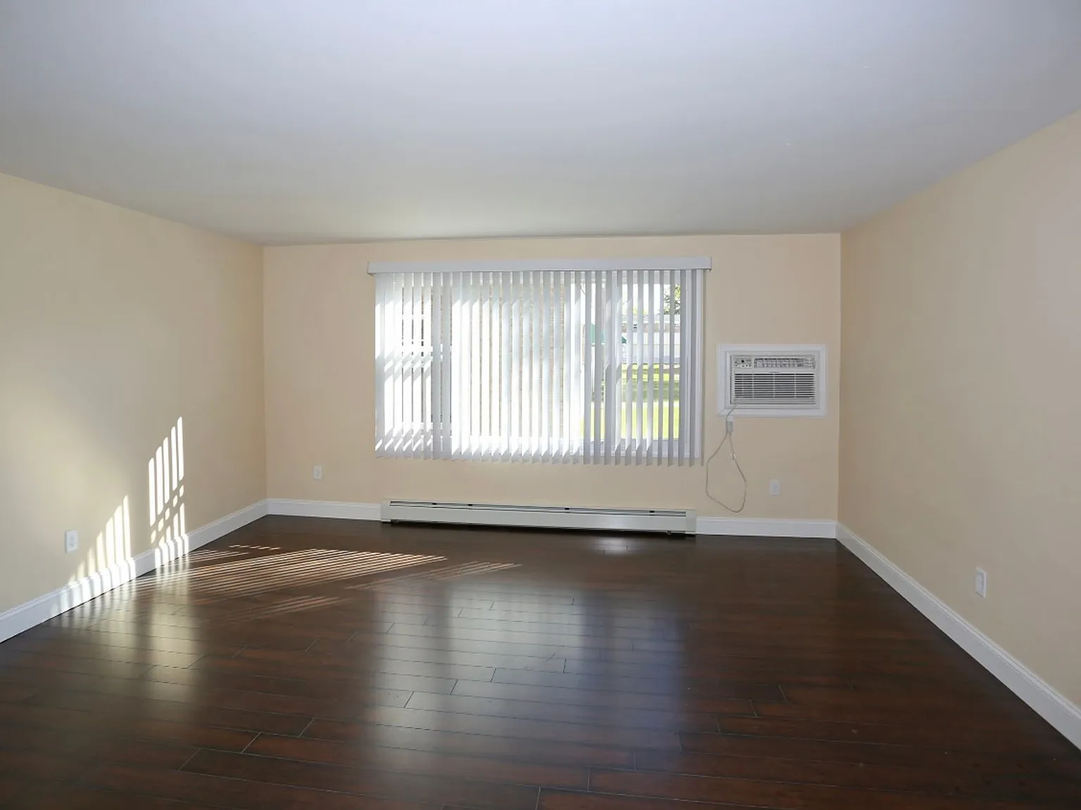 Lake Heights Apartments — Photo 3