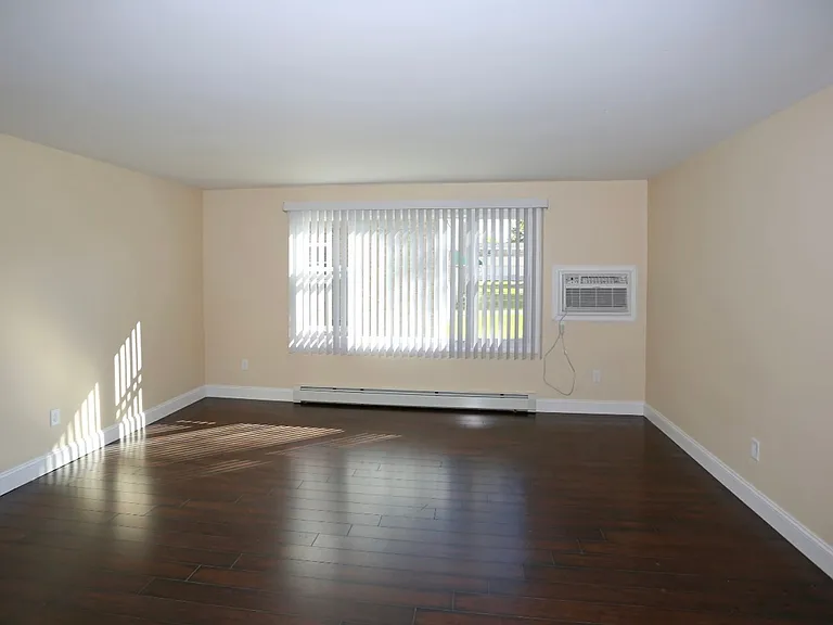 Lake Heights Apartments — Photo 3