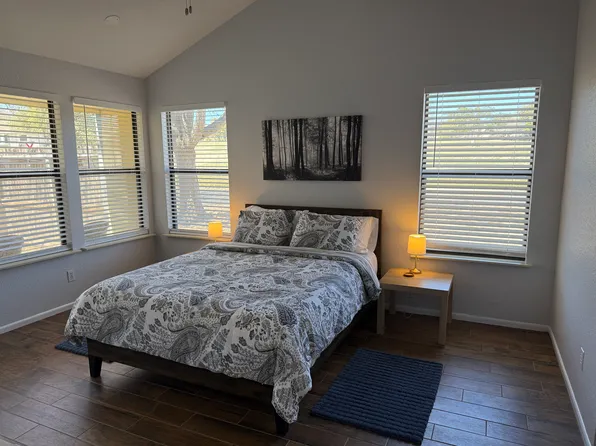 220 Riverhill Club Ln APT 16, Kerrville, TX 78028